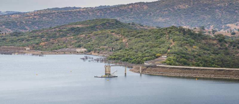 Aerial view of Lake Glenbawn.jpg