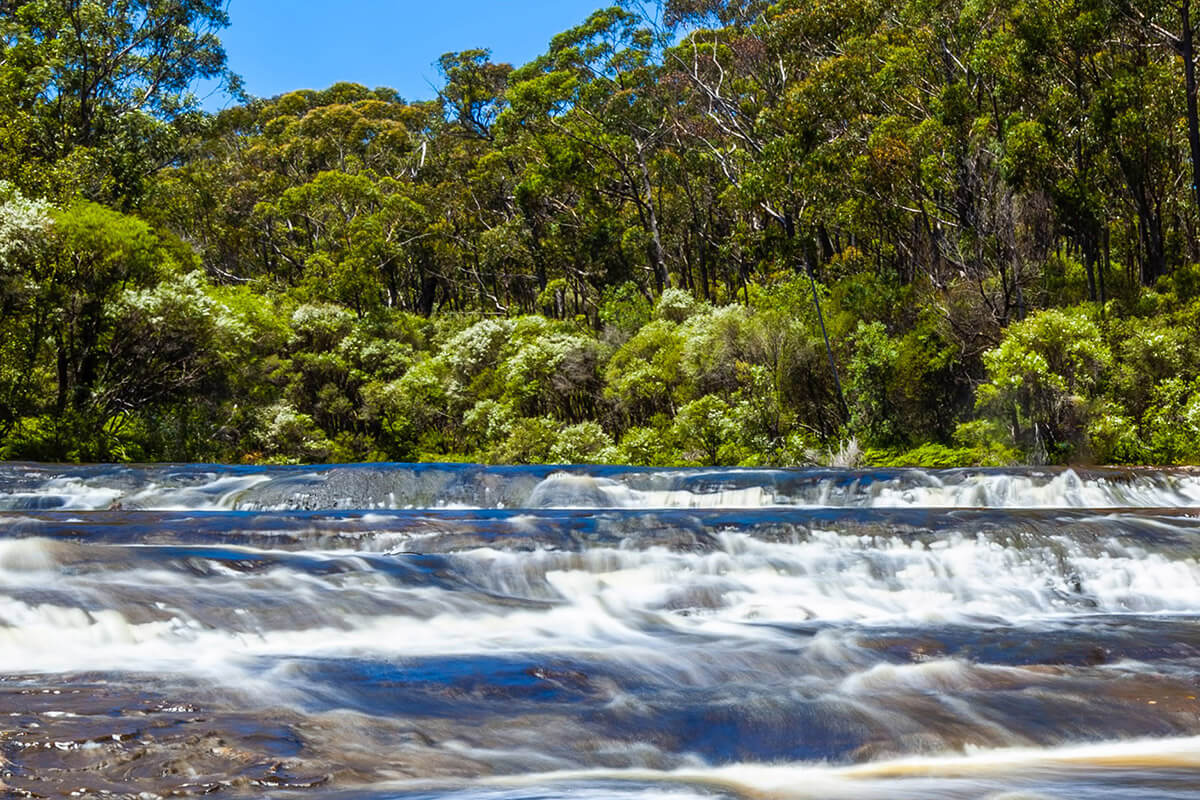Kangaroo River toward Carrington Falls in New South Wales